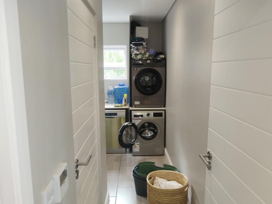To Let 4 Bedroom Property for Rent in Glencairn Western Cape